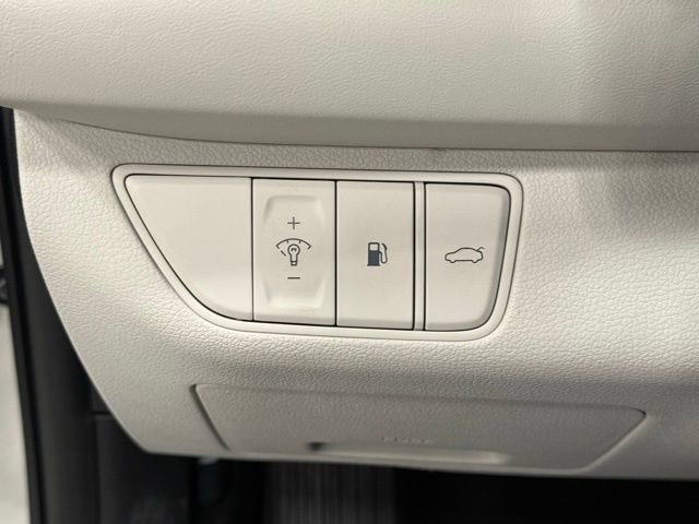 Used 2025 Genesis G70 2.5T image 15