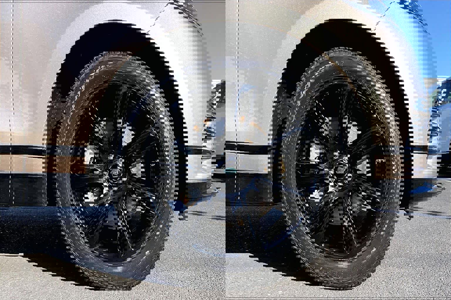 Used 2022 Land Rover Range Rover Velar R-Dynamic HSE image 12