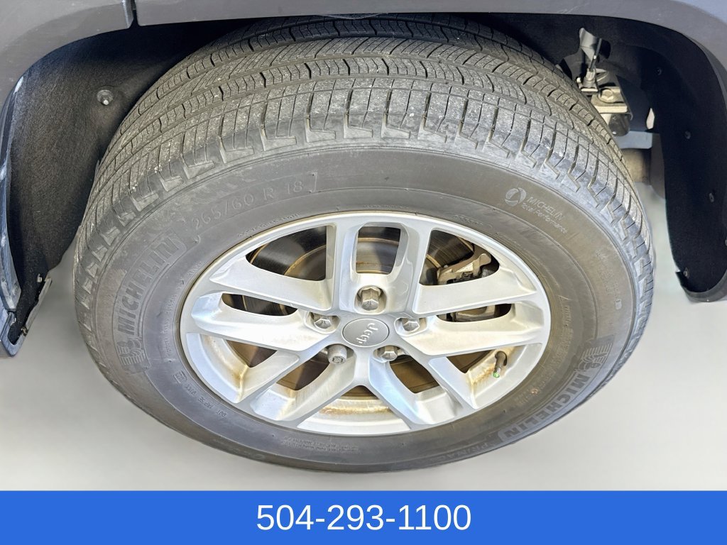 Used 2022 Jeep Grand Cherokee L Laredo w/ Luxury Tech Group I RWD image 33