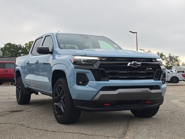 Used 2025 Chevrolet Colorado Z71 w/ Technology Package AWD/4WD image 7