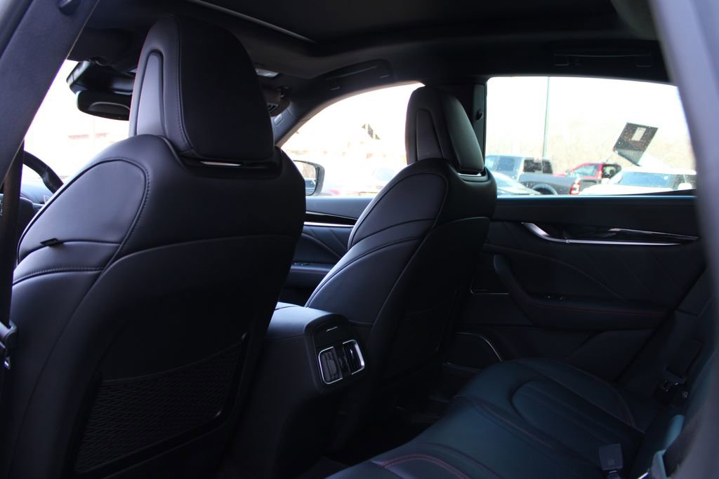 Used 2024 Maserati Levante GT Ultima image 15