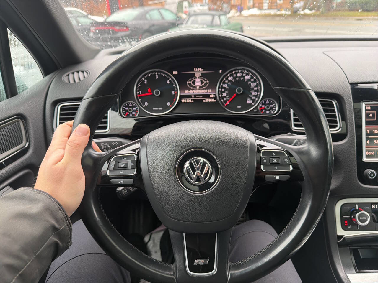 Used 2014 Volkswagen Touareg TDI image 8