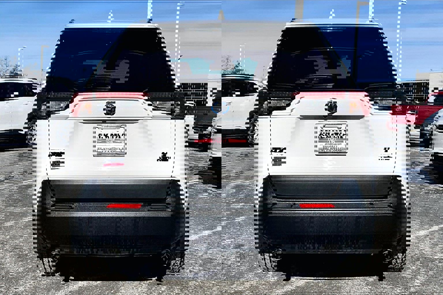 Used 2023 Toyota RAV4 LE image 4