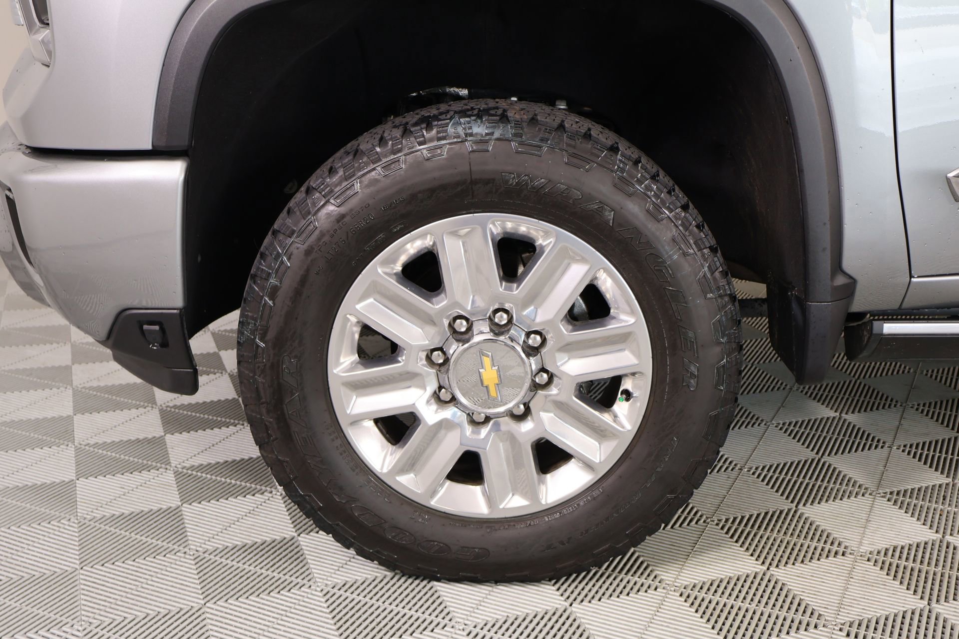 Used 2025 Chevrolet Silverado 2500 High Country w/ High Country Premium Package AWD/4WD image 18