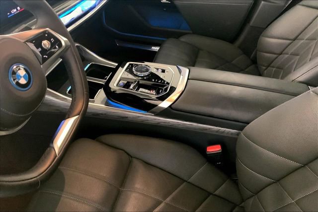 Used 2025 BMW i7 eDrive50 w/ Premium Package RWD image 8