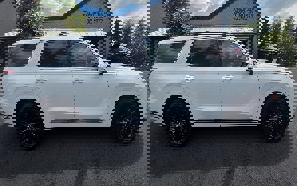 Used 2024 Hyundai Palisade Calligraphy image 4