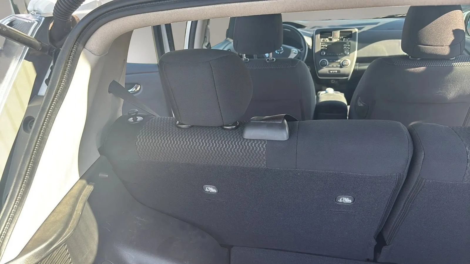 Used 2015 Nissan Leaf S FWD image 29