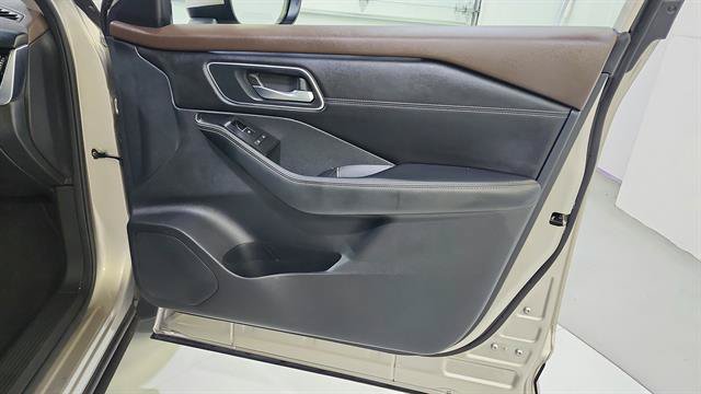 Certified 2023 Nissan Rogue Platinum FWD image 27