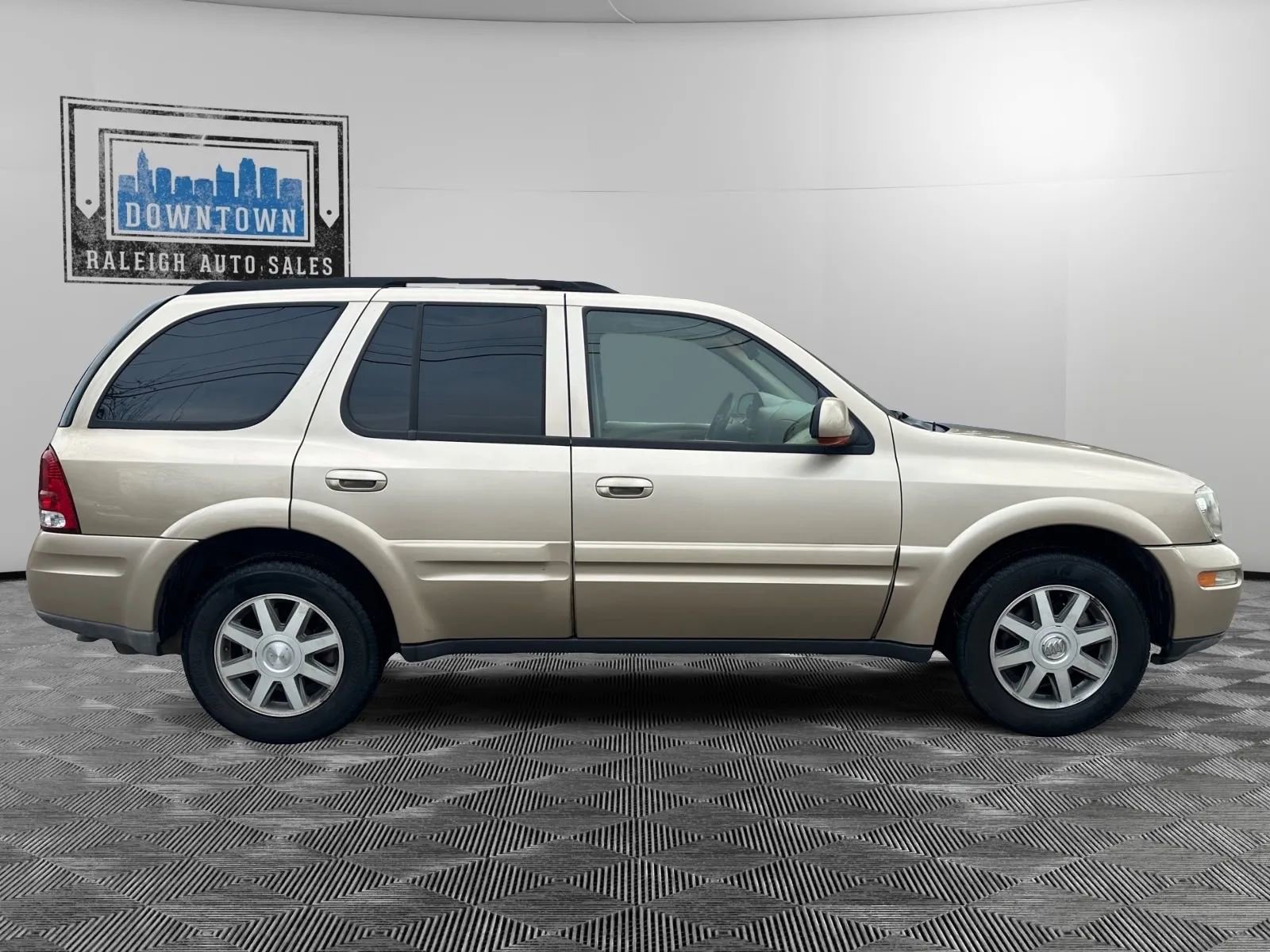Used 2004 Buick Rainier CXL image 5