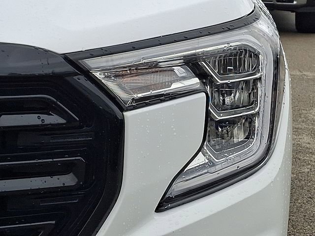 Used 2024 GMC Terrain SLT w/ Tech Package AWD/4WD image 9