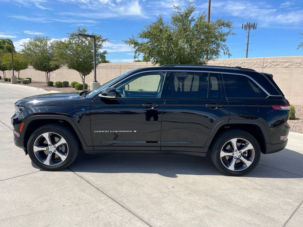 Used 2023 Jeep Grand Cherokee 4WD 4xe w/ Luxury Tech Group II image 8