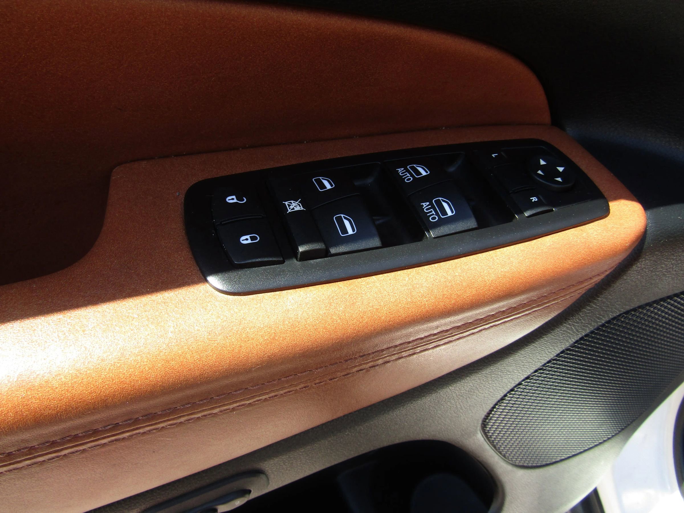 Used 2012 Jeep Grand Cherokee Overland image 26