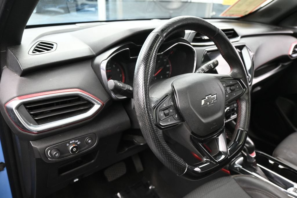Used 2023 Chevrolet TrailBlazer RS w/ Sun and Liftgate Package FWD image 15