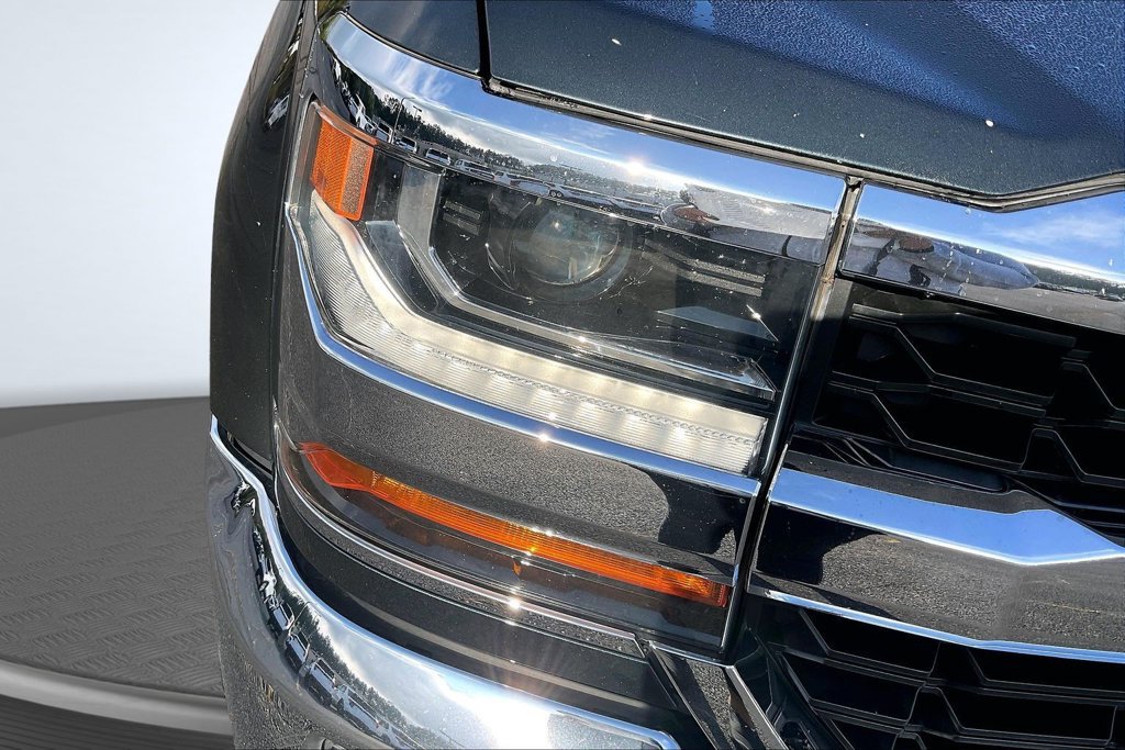 Used 2018 Chevrolet Silverado 1500 LT w/ LT Eassist Package AWD/4WD image 33