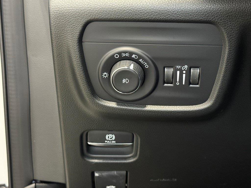 New 2025 Jeep Grand Cherokee Limited w/ Luxury Tech Group II image 34