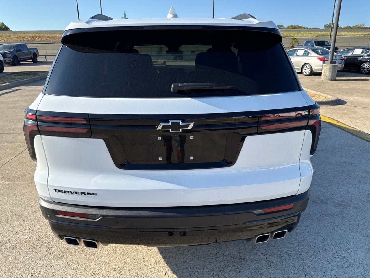 Used 2025 Chevrolet Traverse LT w/ Midnight/Sport Edition FWD image 9