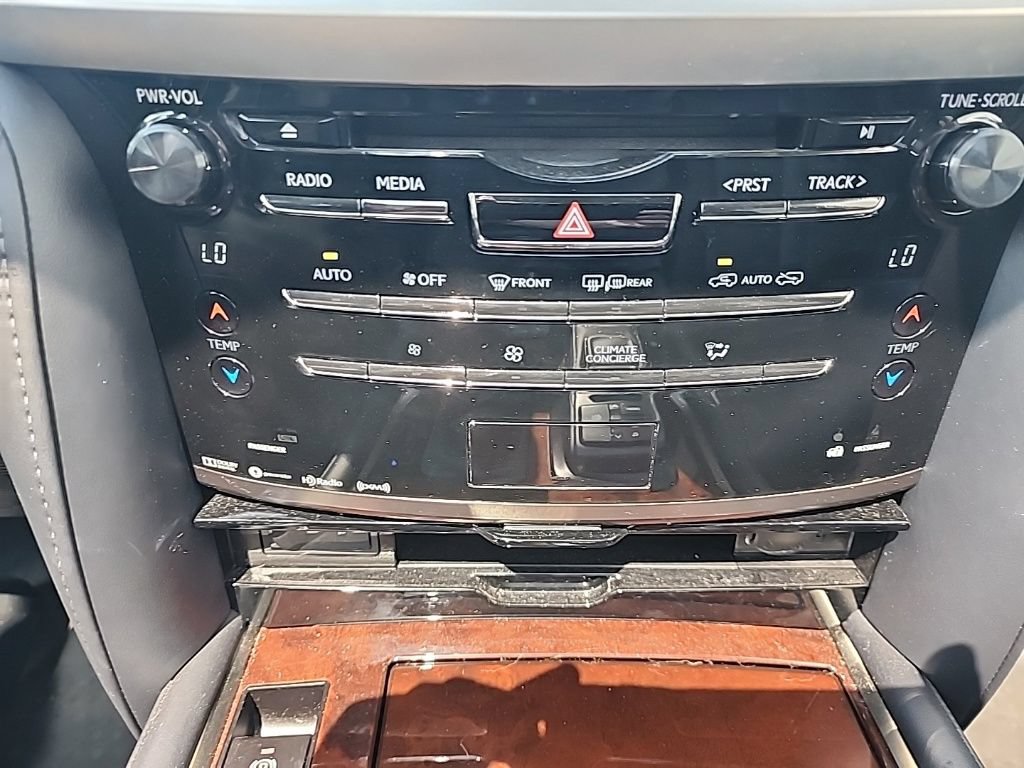 Used 2021 Lexus LX 570 4WD w/ Luxury Package image 23