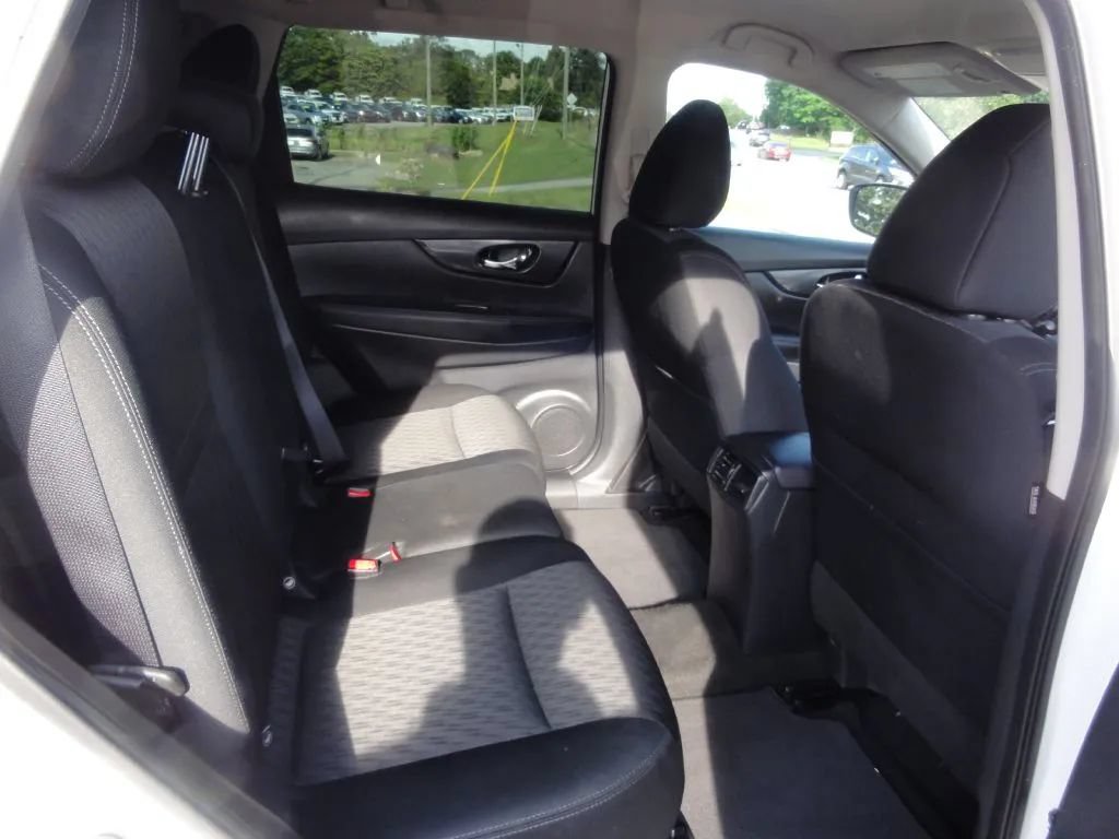Used 2018 Nissan Rogue S AWD/4WD image 13
