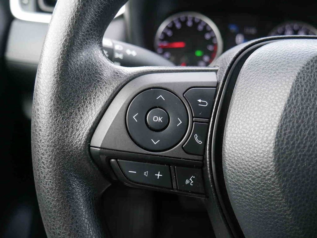 Used 2022 Toyota RAV4 LE image 37