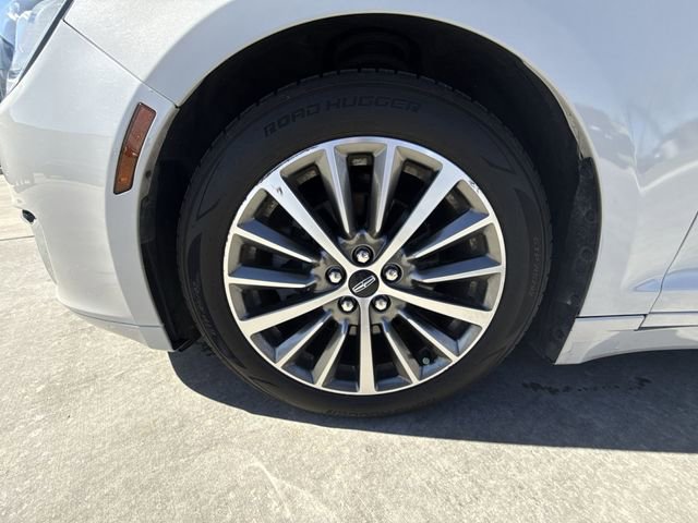 Used 2020 Lincoln MKZ image 2