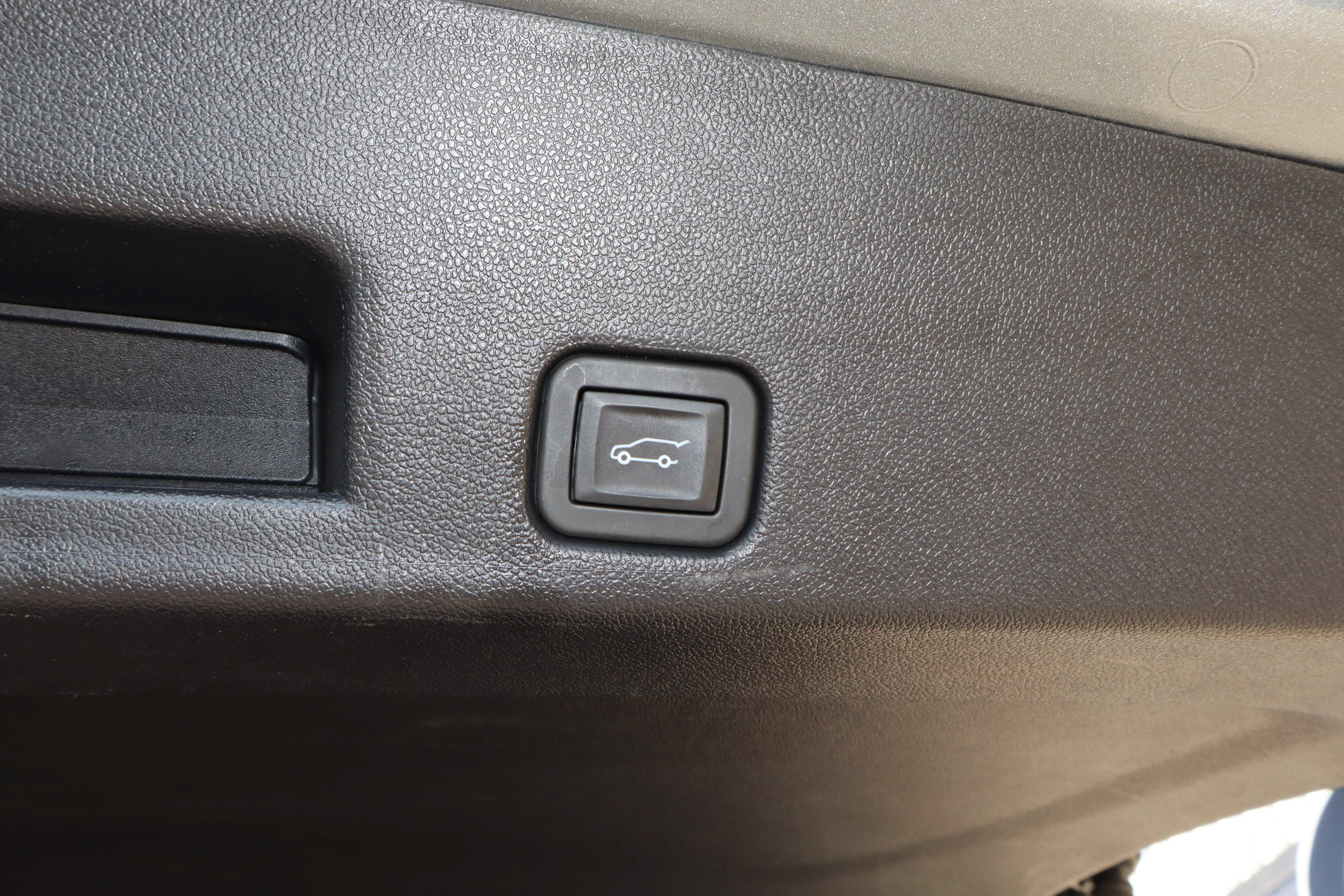 Used 2026 GMC Acadia Elevation w/ Elevation Premium Package FWD image 19