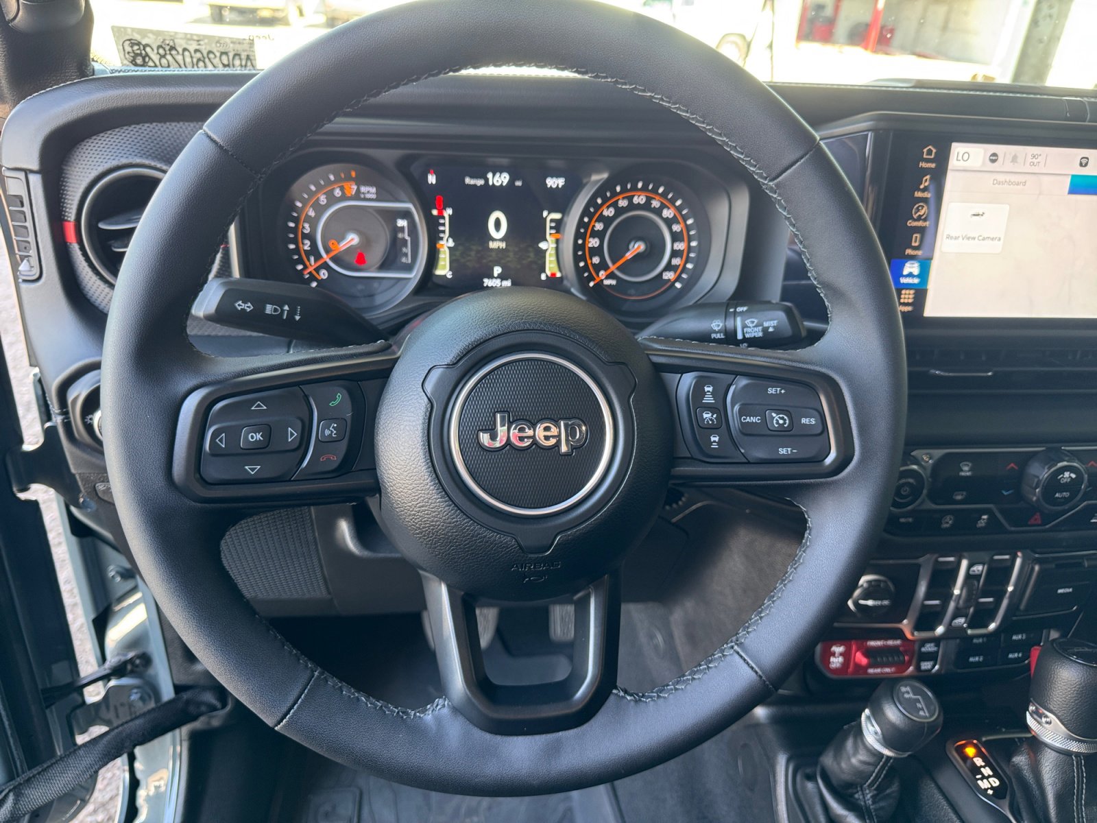 Used 2025 Jeep Gladiator Rubicon w/ Steel Bumper Group AWD/4WD image 11