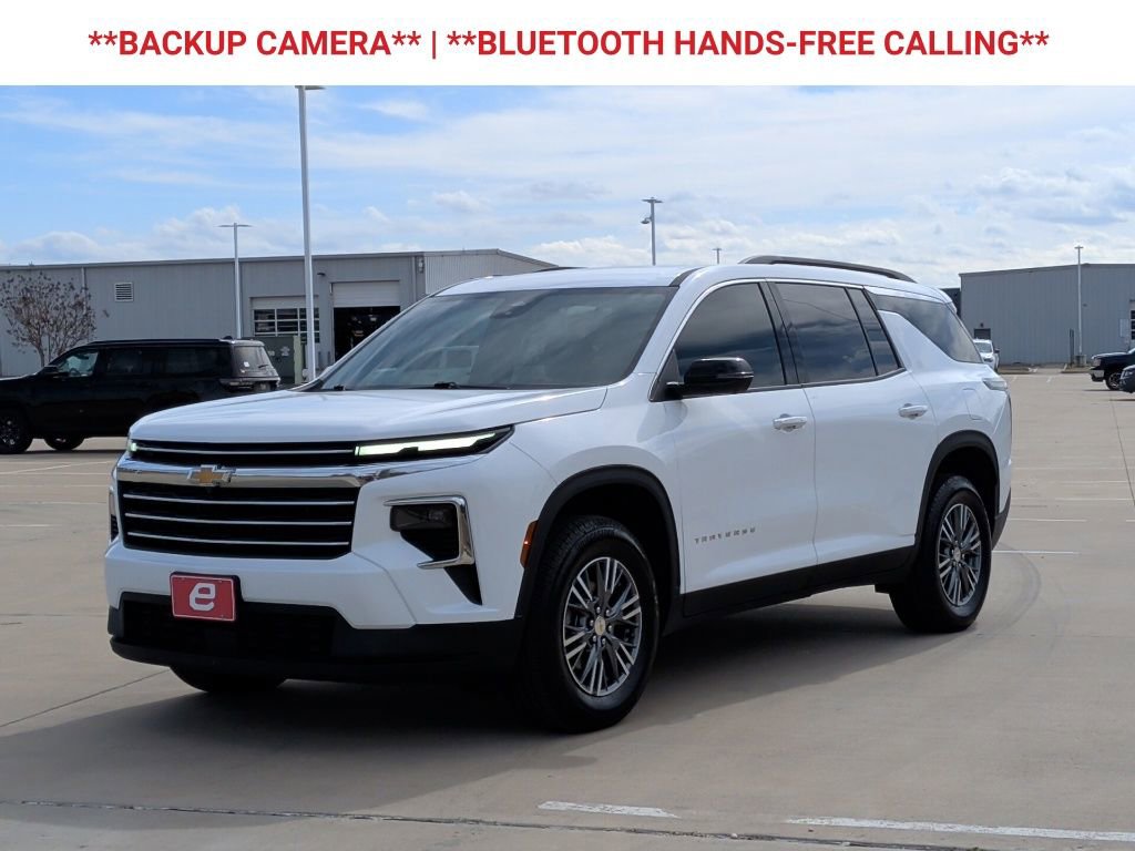 Used 2025 Chevrolet Traverse LT w/ Driver Confidence Package image 3