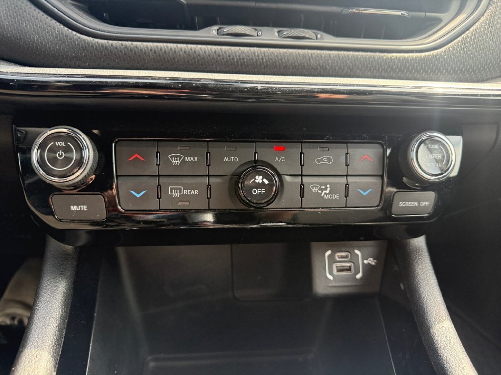 Used 2023 Jeep Compass Trailhawk w/ Trailhawk Convenience Group AWD/4WD image 34