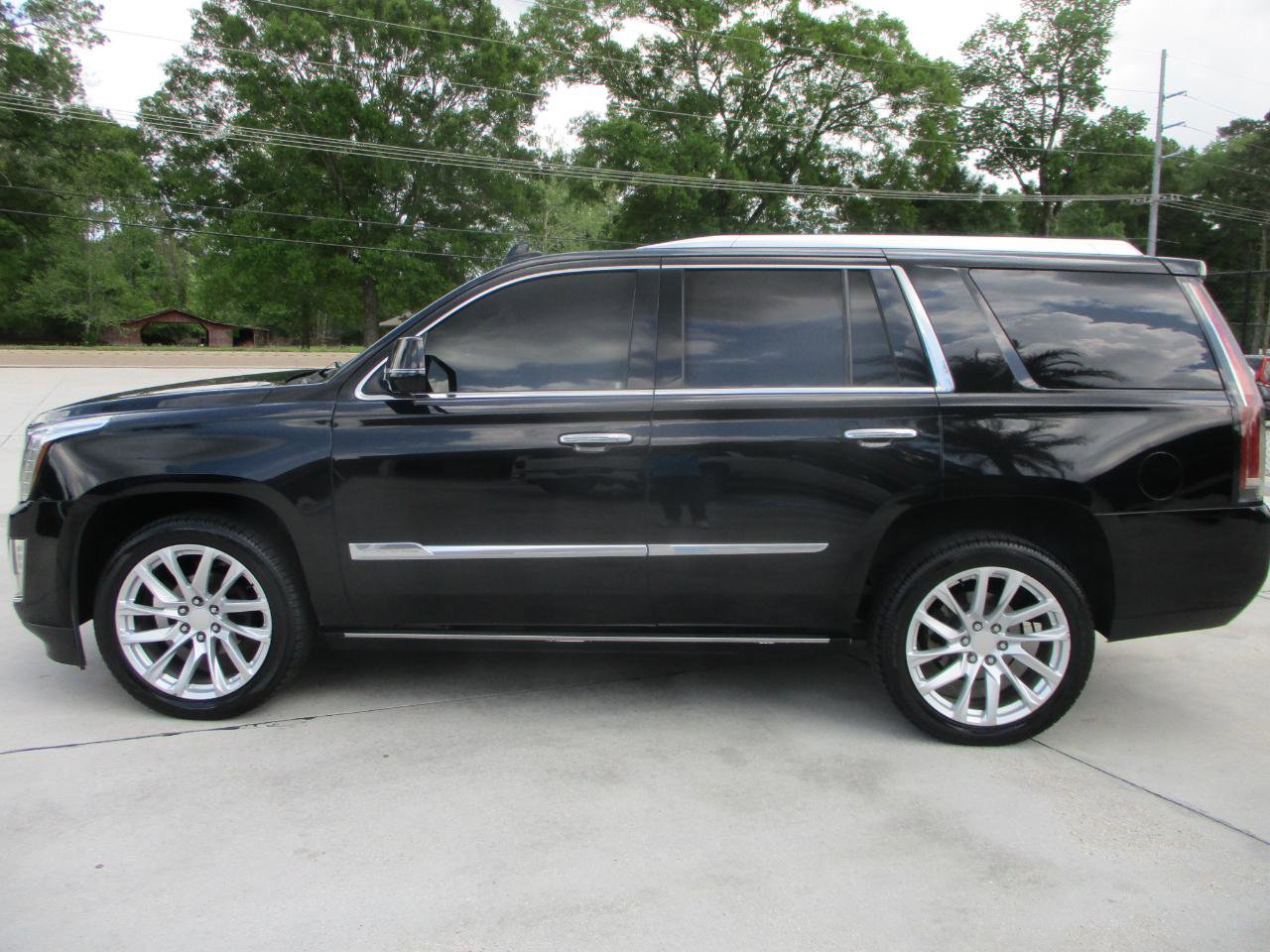 Used 2016 Cadillac Escalade Platinum image 2