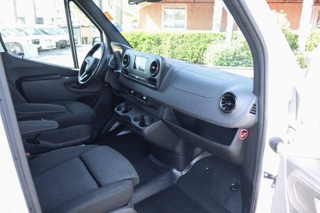 Used 2019 Mercedes-Benz Sprinter 2500 image 38