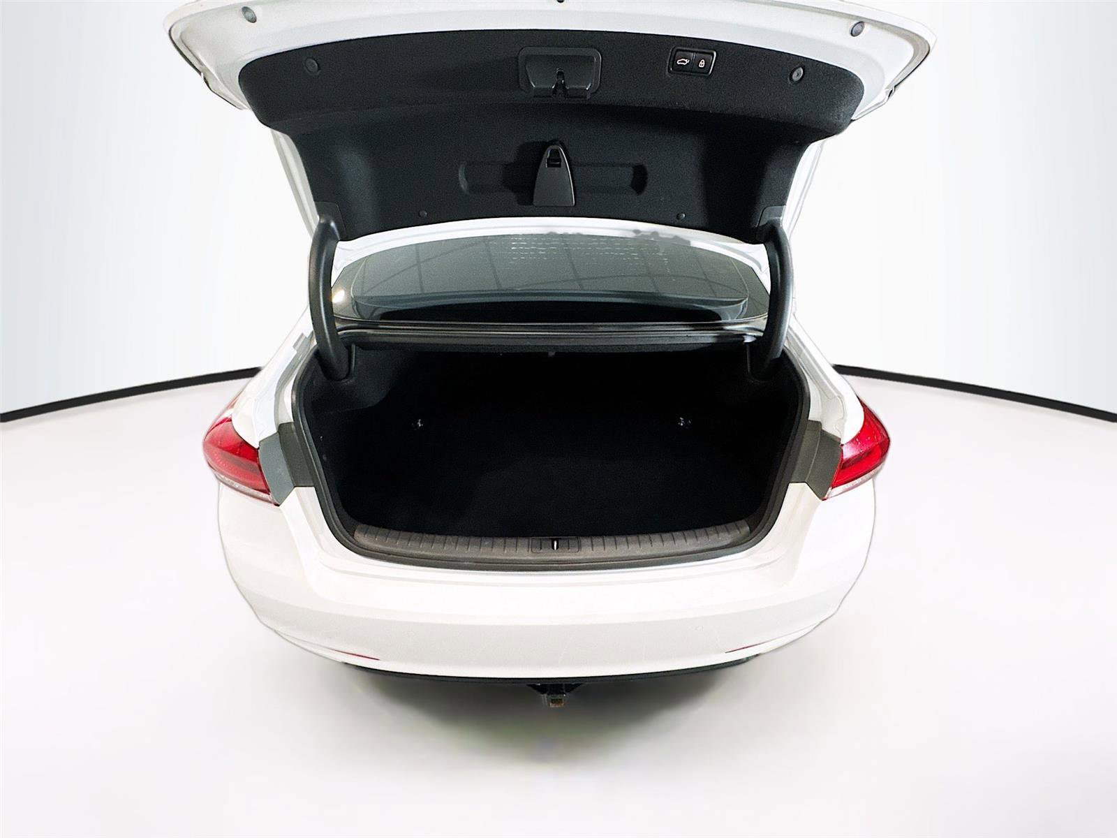 Used 2017 Genesis G80 3.8 w/ Option Group 03 image 20