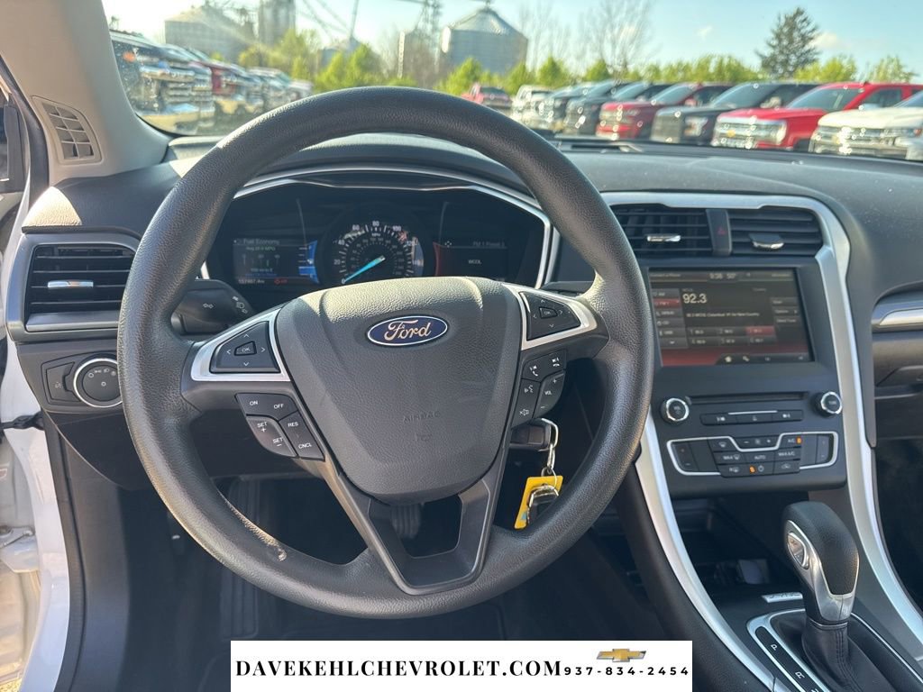 Used 2016 Ford Fusion SE FWD image 12