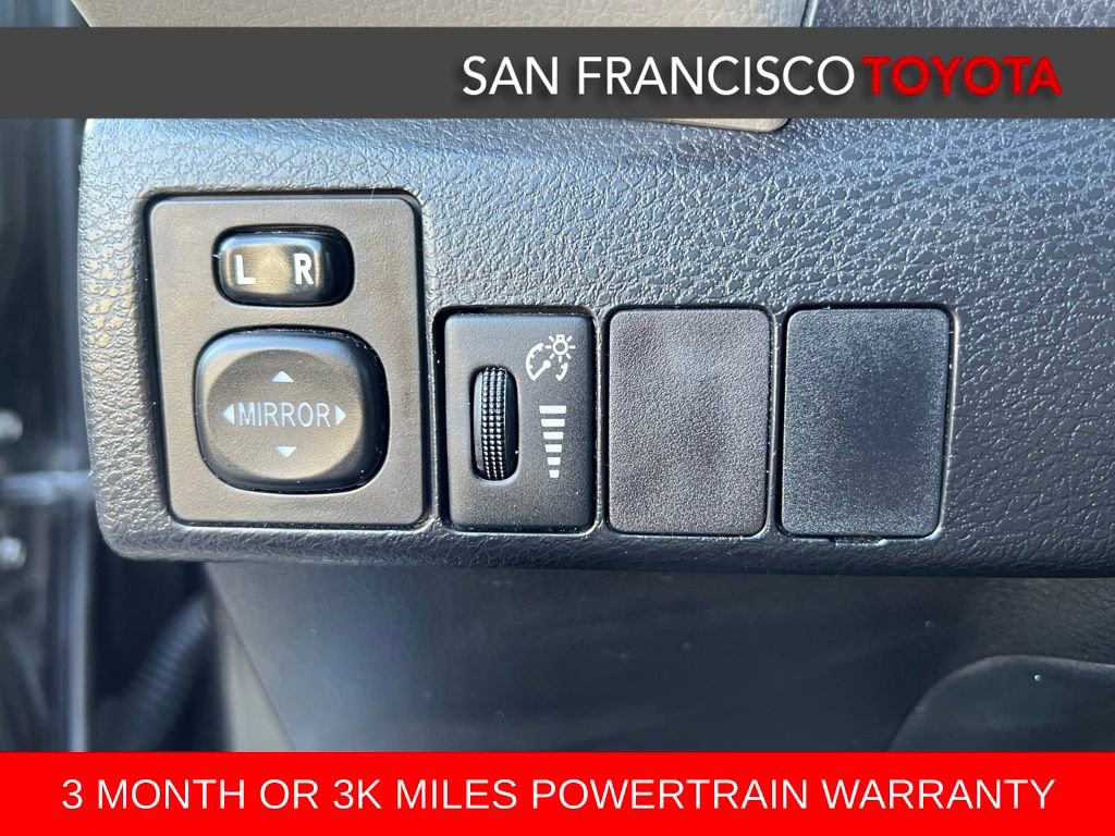 Used 2015 Toyota Corolla LE image 31