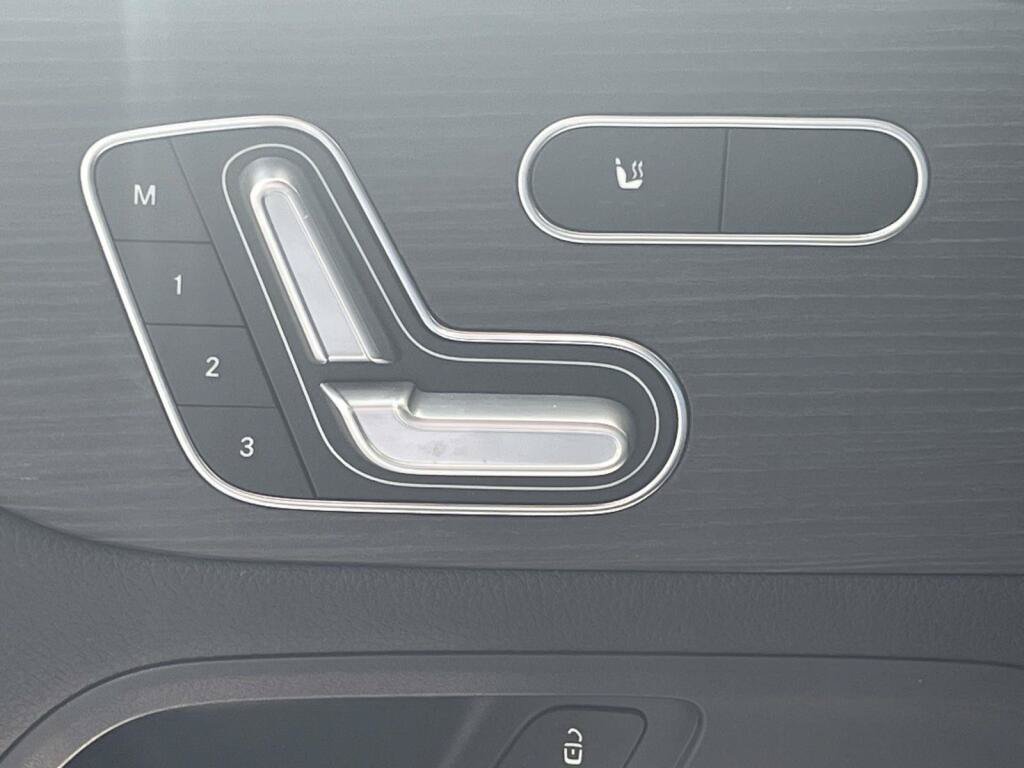 Used 2023 Mercedes-Benz GLA 250 4MATIC image 32