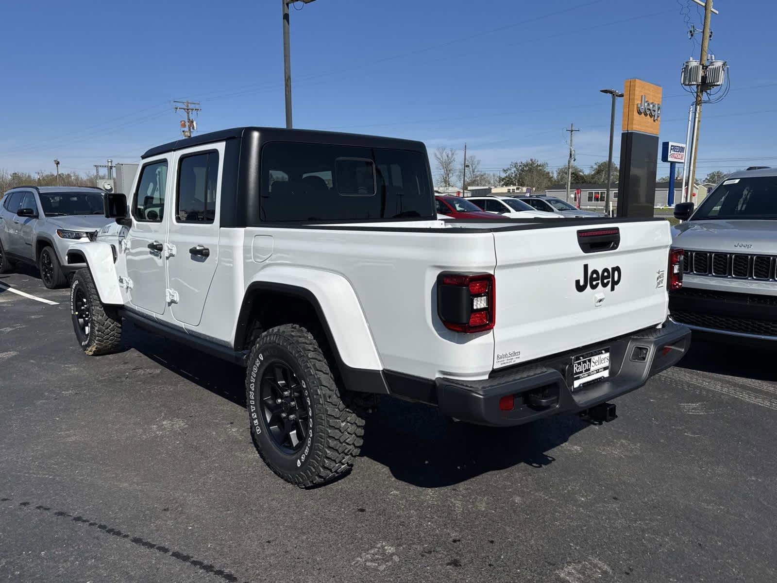 New 2026 Jeep Gladiator Sport AWD/4WD image 4