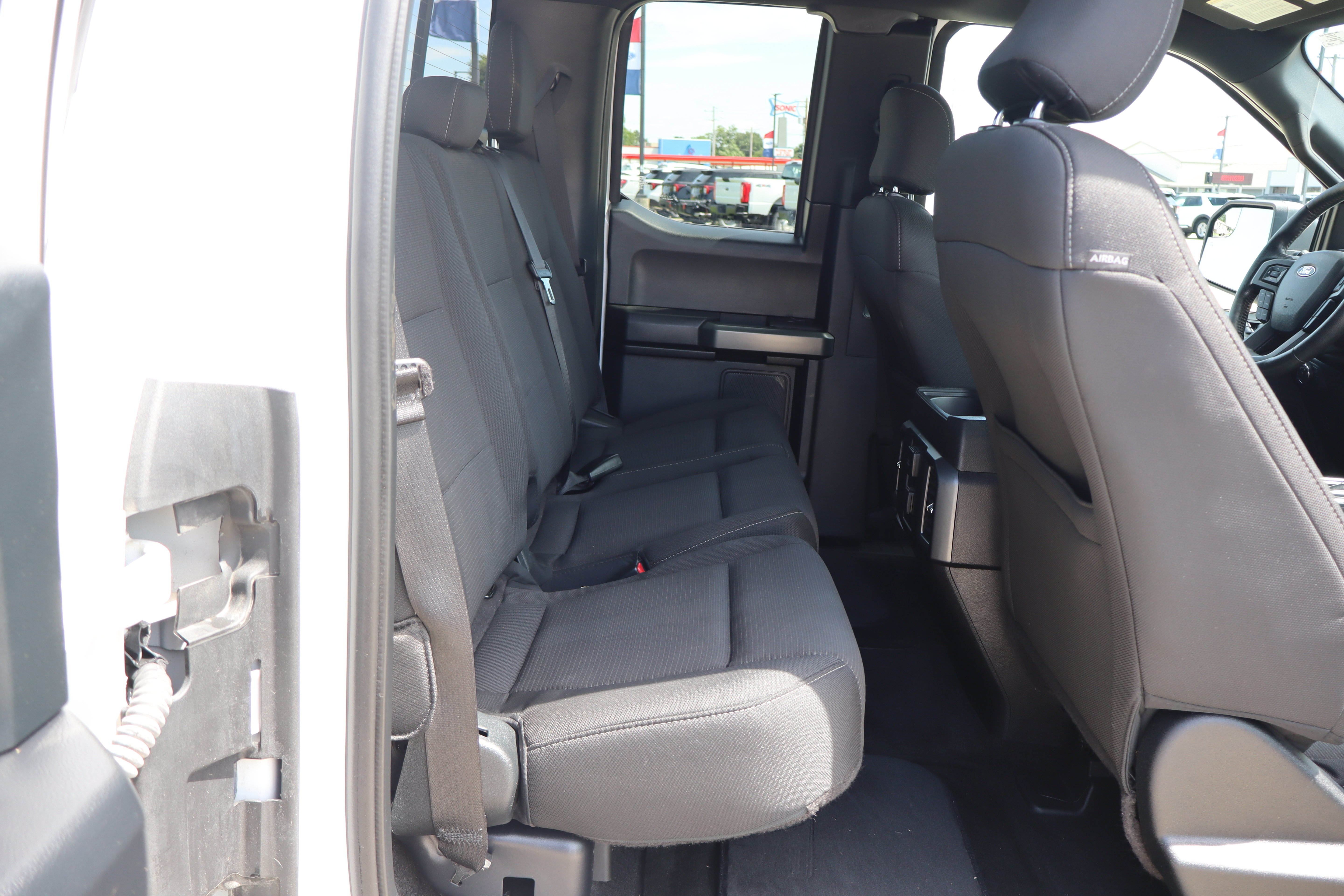 Used 2016 Ford F150 XLT w/ Equipment Group 302A Luxury AWD/4WD image 11