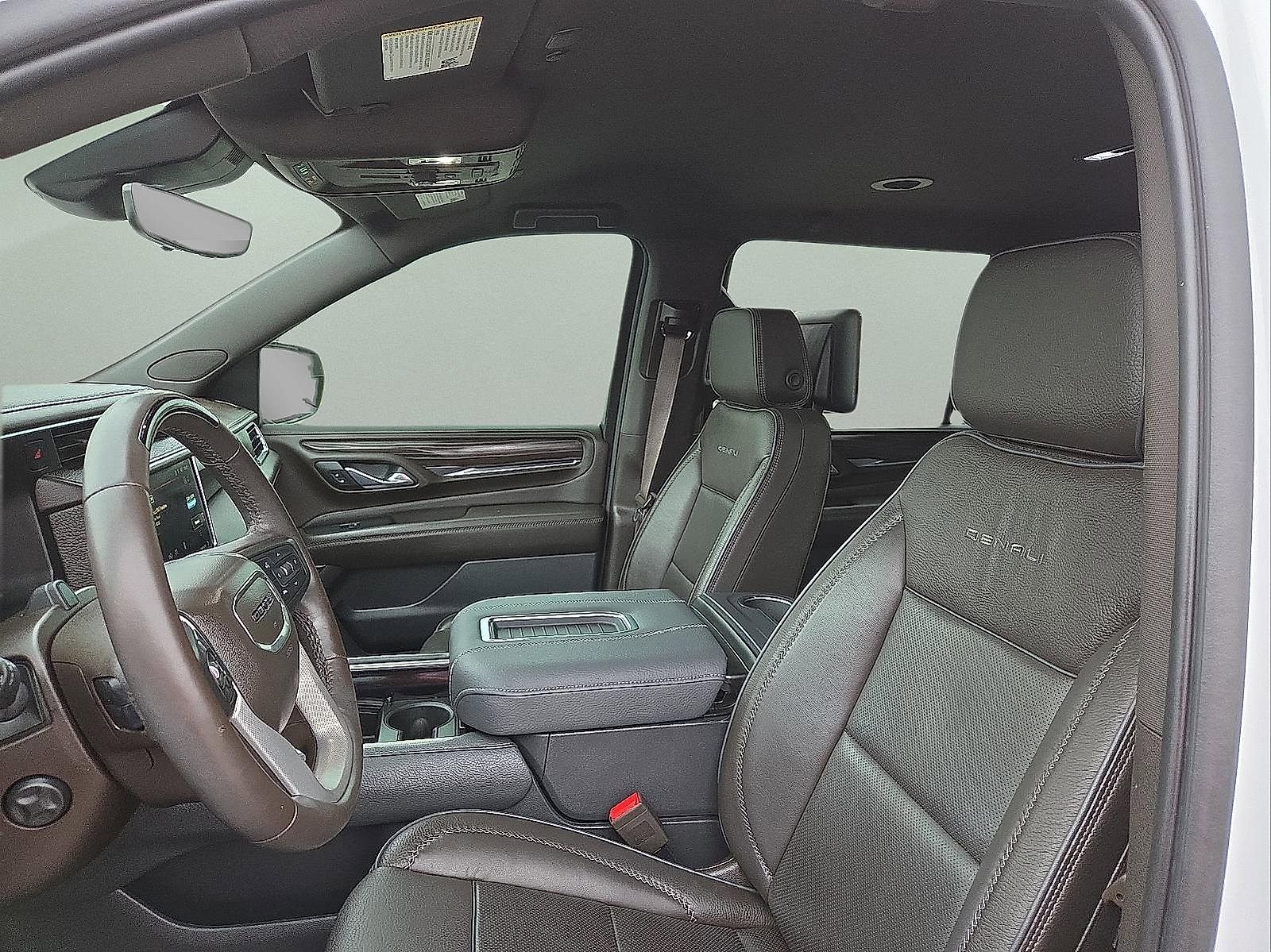 Used 2023 GMC Yukon XL Denali w/ Advanced Technology Package image 13