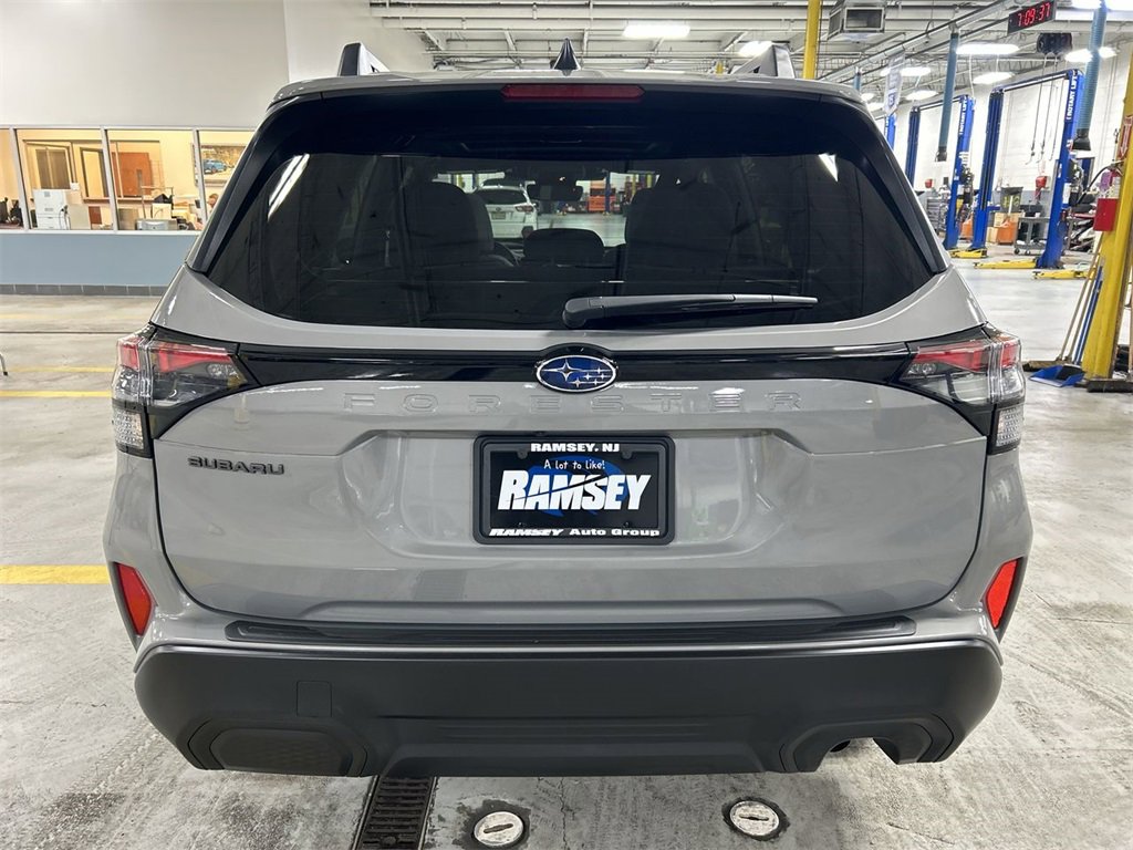 Used 2025 Subaru Forester Premium image 26