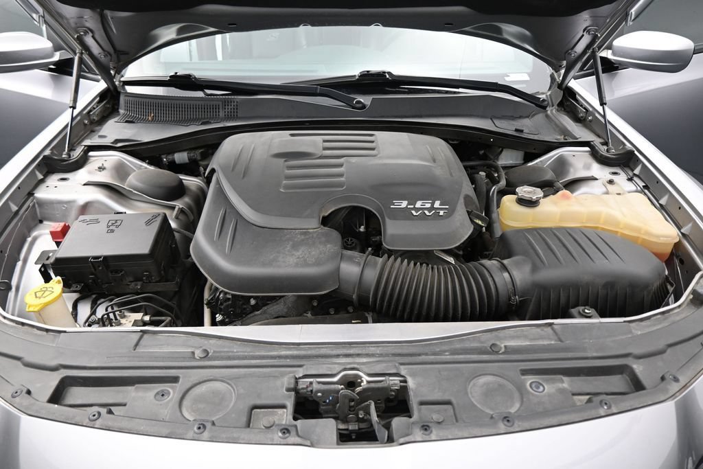 Used 2017 Chrysler 300 S RWD image 28