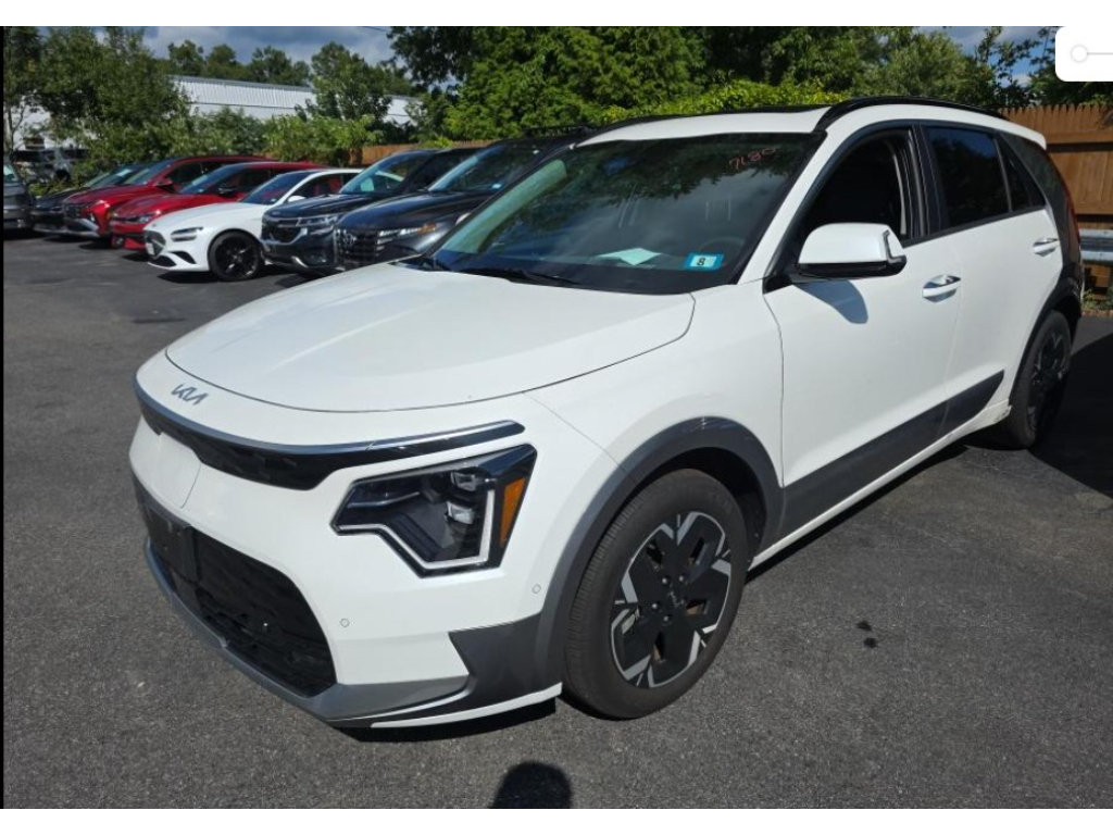 Used 2024 Kia Niro Wave w/ Wave Preserve Package FWD image 1