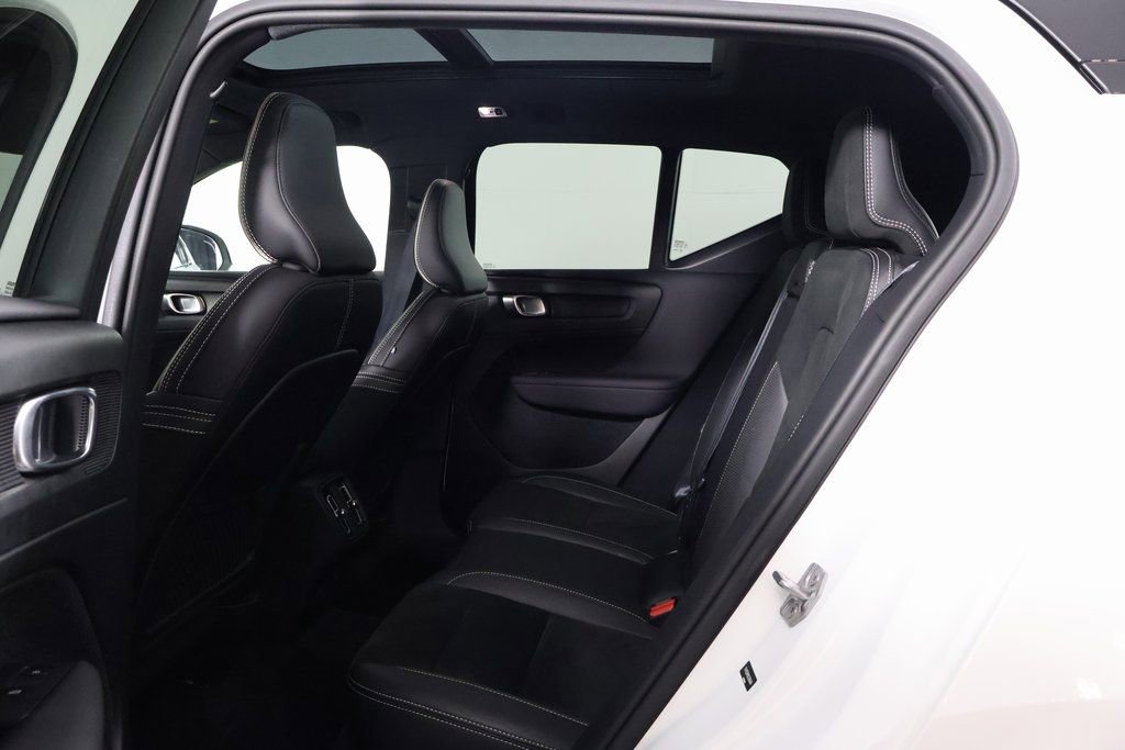 Used 2019 Volvo XC40 T5 R-Design image 11