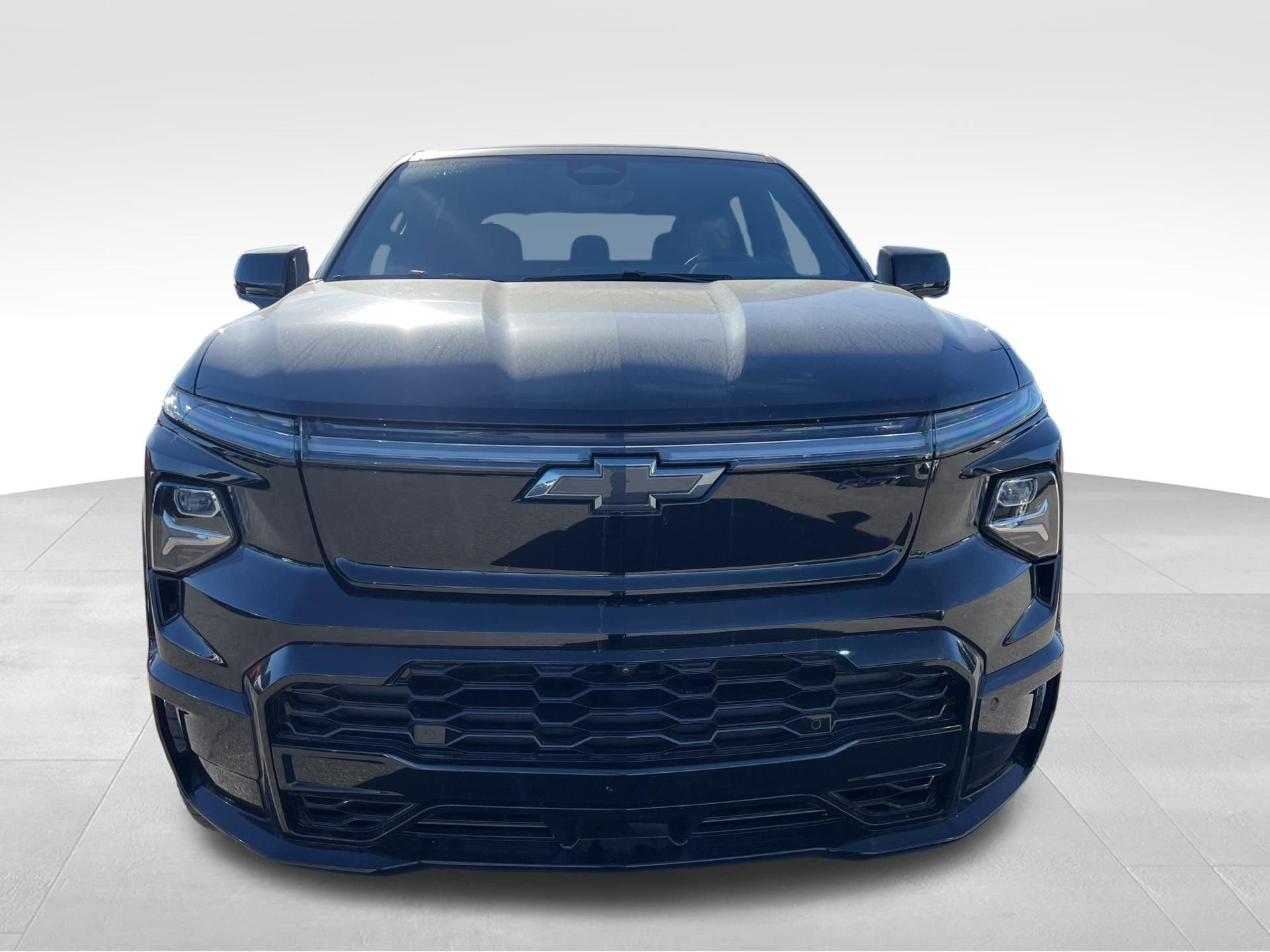 Used 2024 Chevrolet Silverado EV RST AWD/4WD image 2