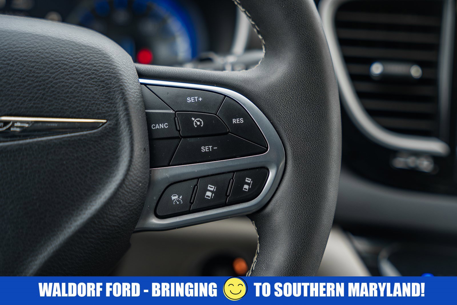 Used 2024 Chrysler Pacifica Touring-L image 30