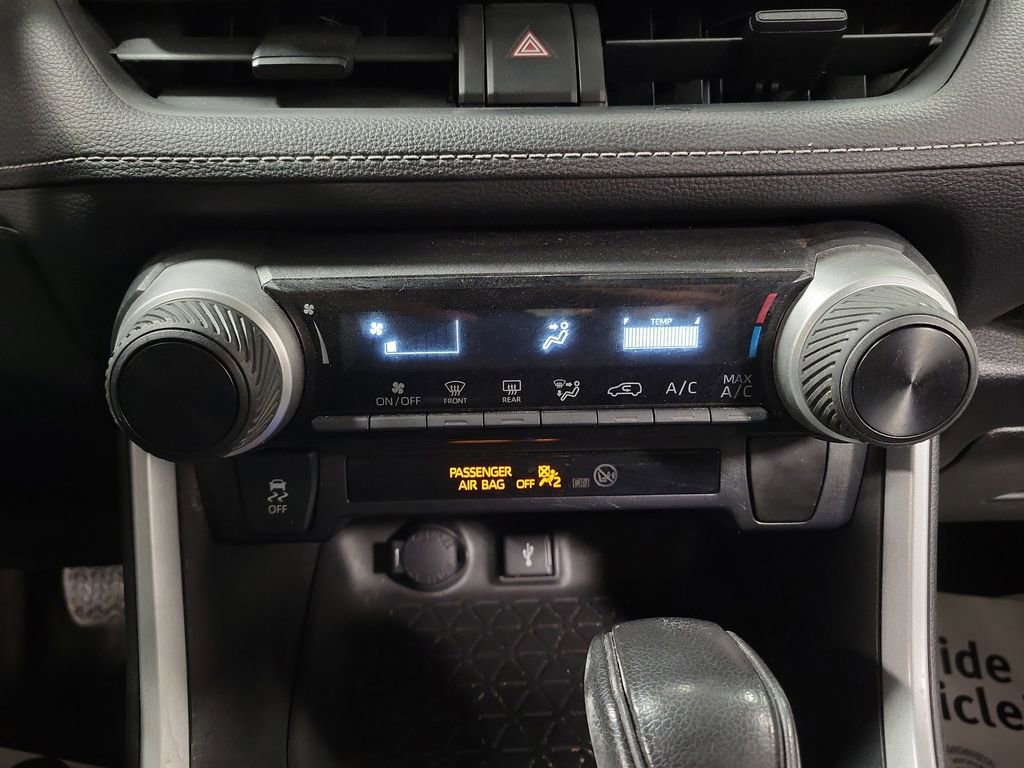 Used 2021 Toyota RAV4 LE image 17