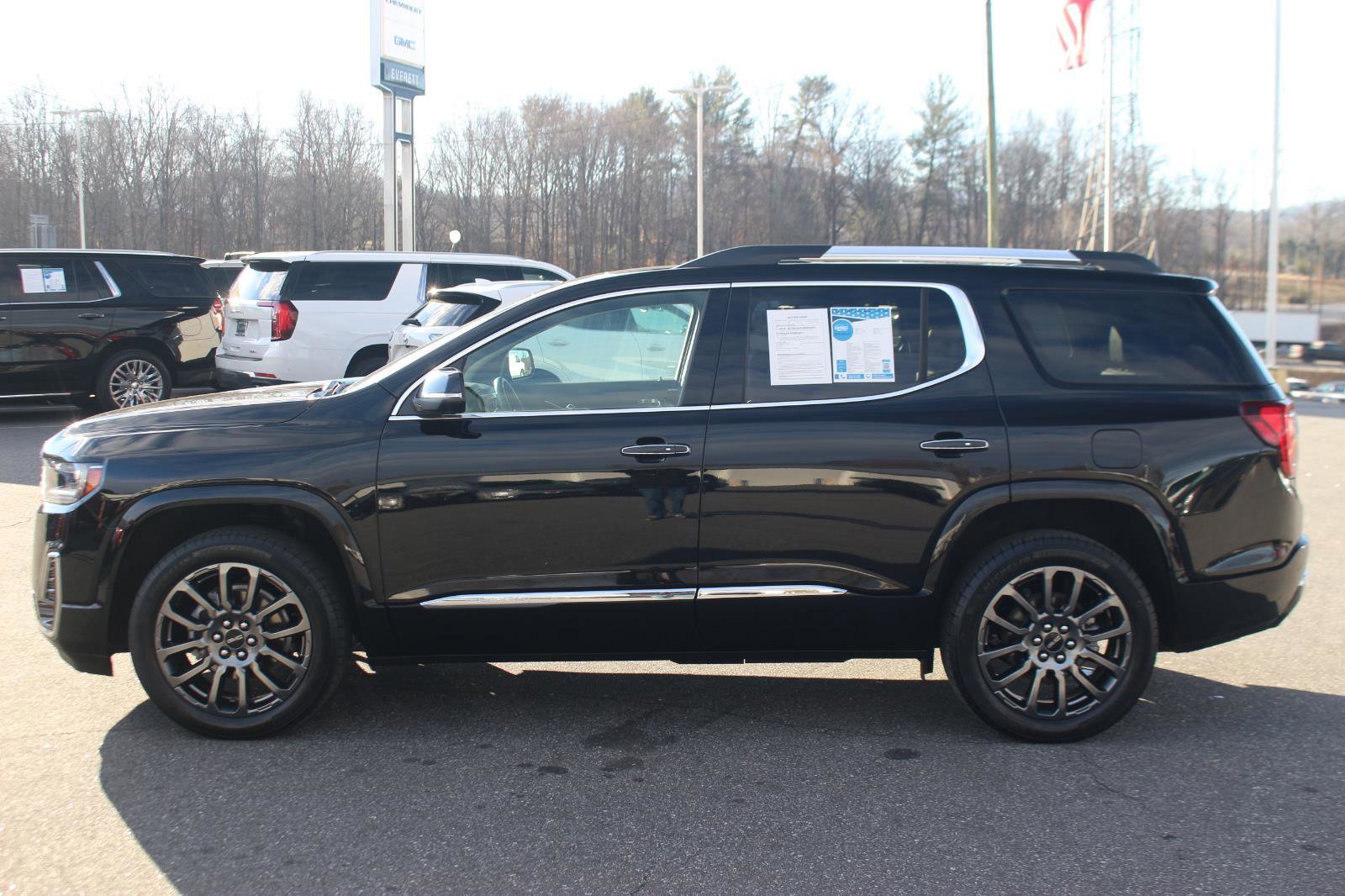 Used 2023 GMC Acadia Denali w/ Black Diamond Edition image 4