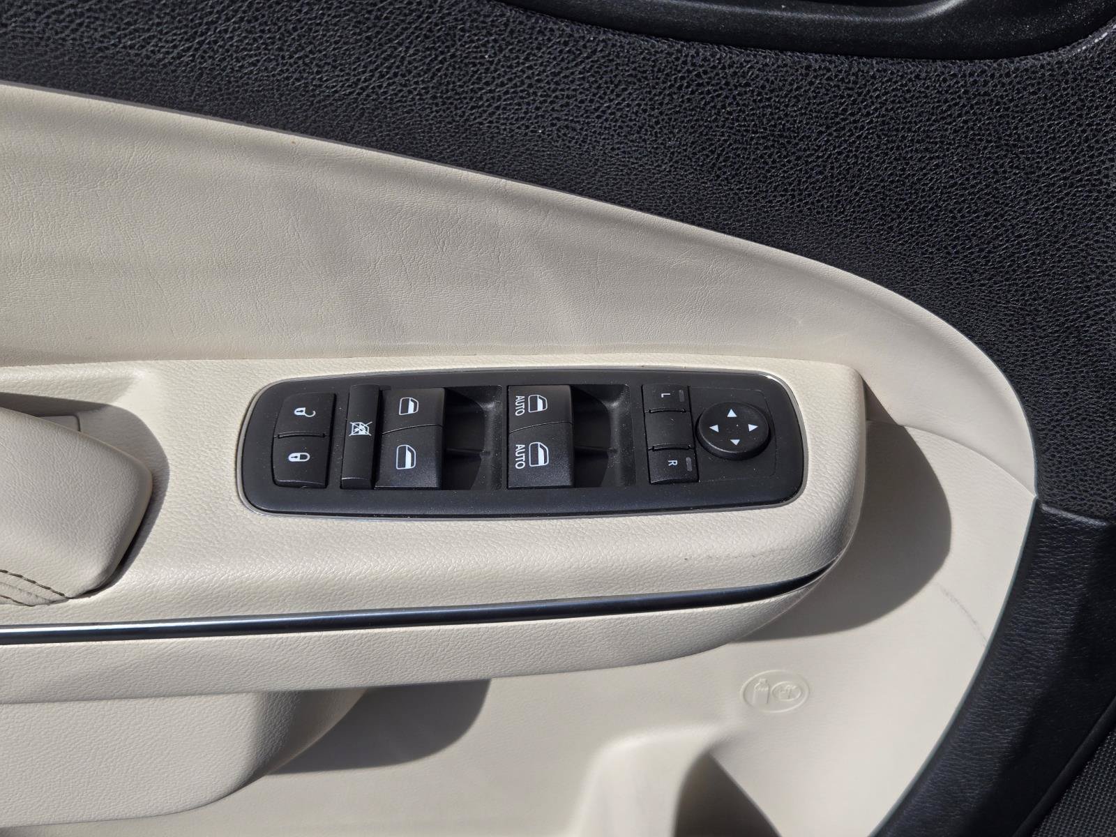 Used 2017 Chrysler 300 Limited RWD image 21