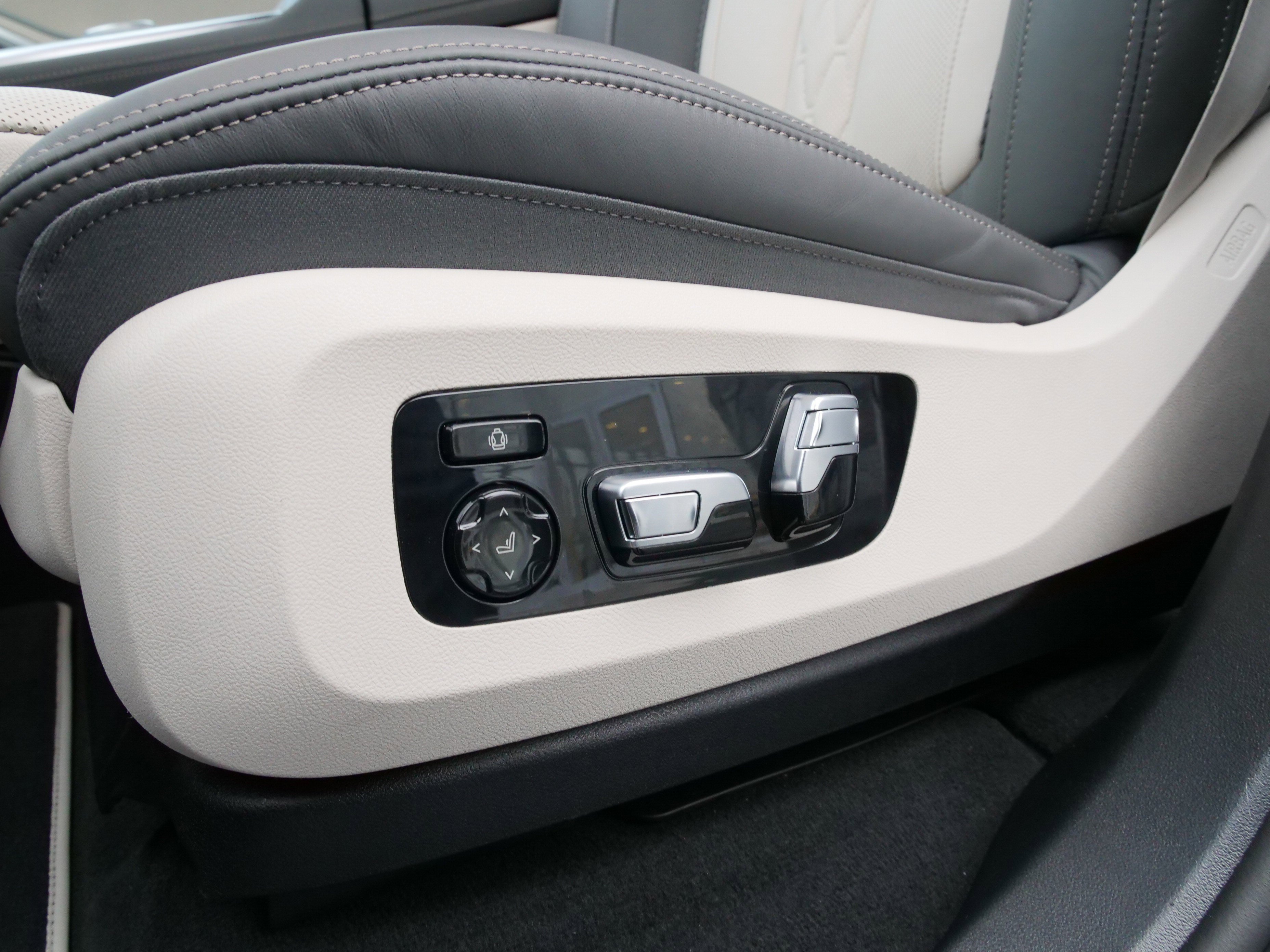 New 2026 BMW X7 xDrive40i w/ Executive Package image 19