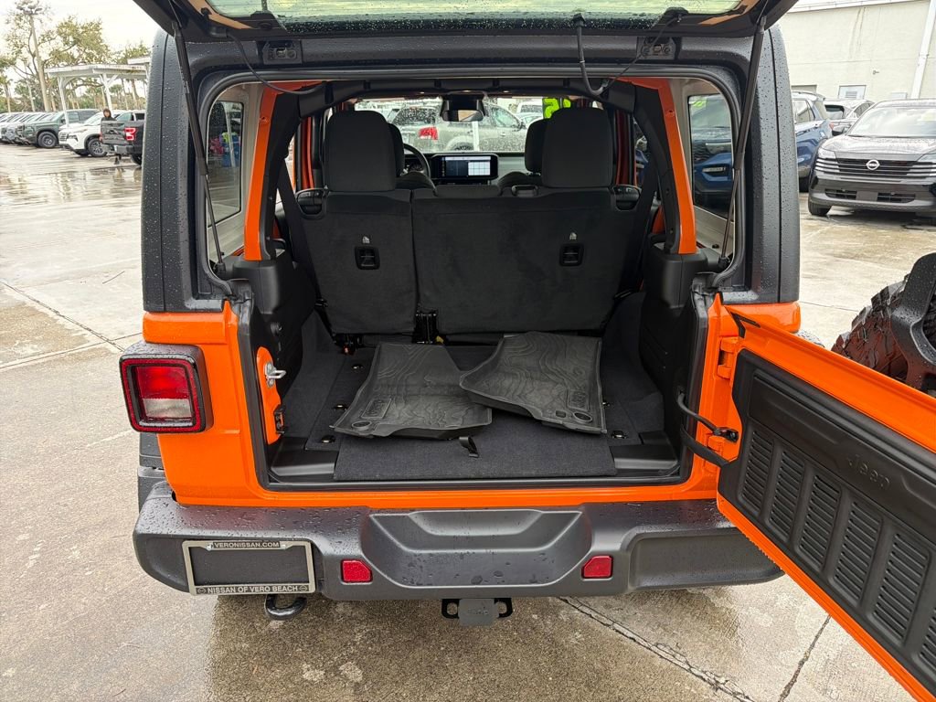 Used 2025 Jeep Wrangler Willys image 33