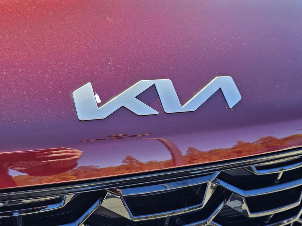 Certified 2024 Kia Sorento S w/ Panoramic Sunroof Package image 3