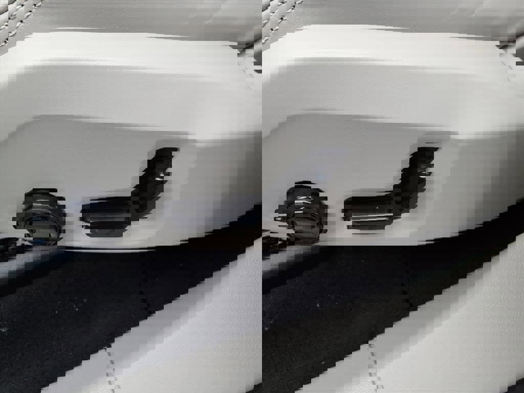 New 2026 Volvo XC60 T8 Ultra w/ Protection Package Premier image 17